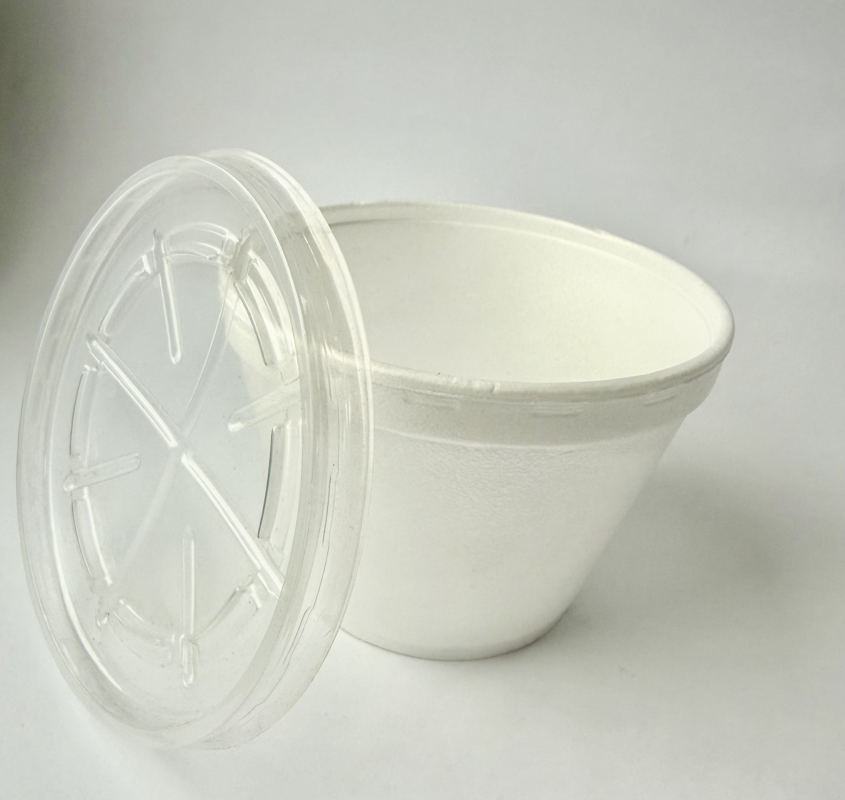 Тарілка одноразова супна 450 мл з кришкою